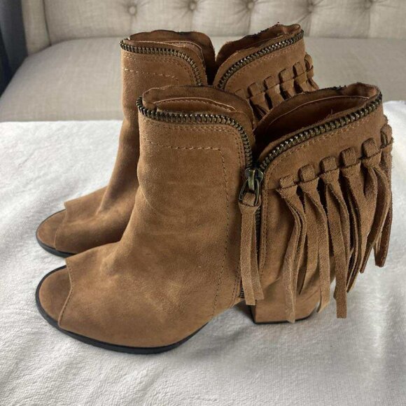 EUC Dolce Vita Tan Peep Toe Fringe Micro Suede Block Heel Ankle Bootie size 9 - Picture 3 of 9